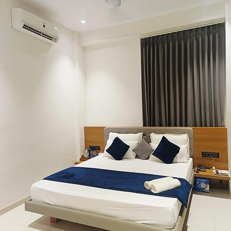סוראט Hotel Gold Palace Inn מראה חיצוני תמונה