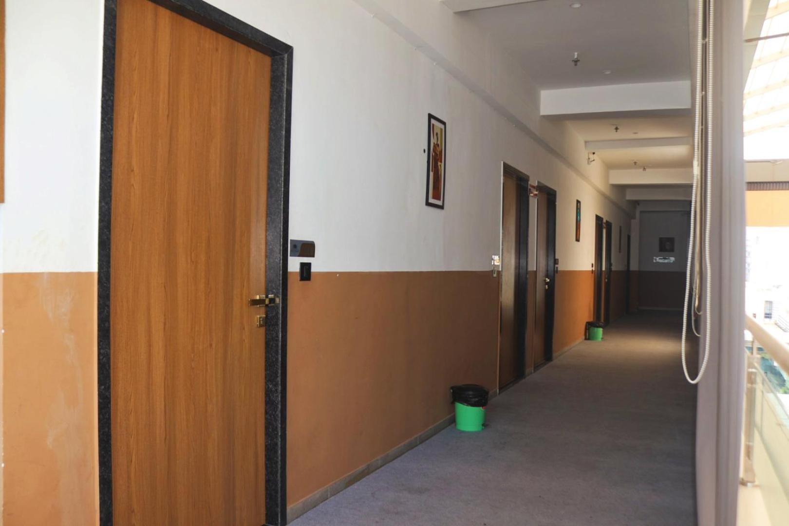 סוראט Hotel Gold Palace Inn מראה חיצוני תמונה