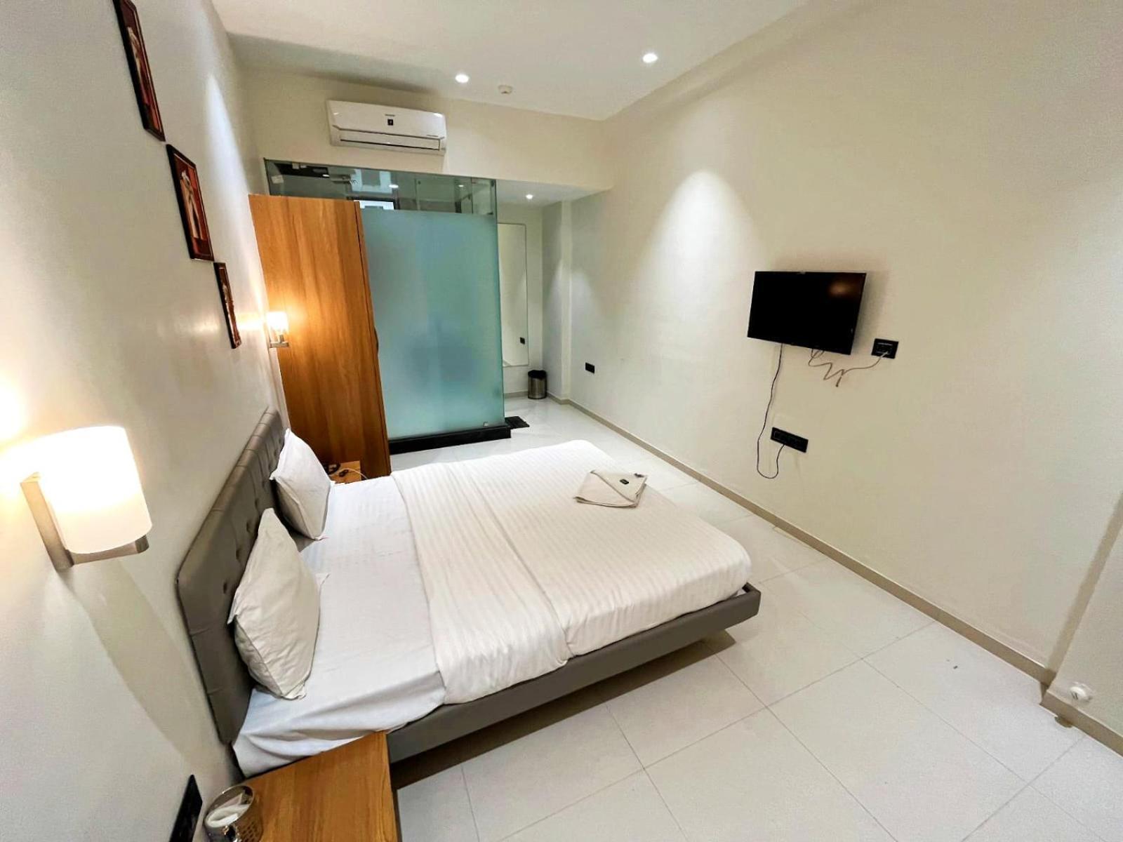 סוראט Hotel Gold Palace Inn מראה חיצוני תמונה