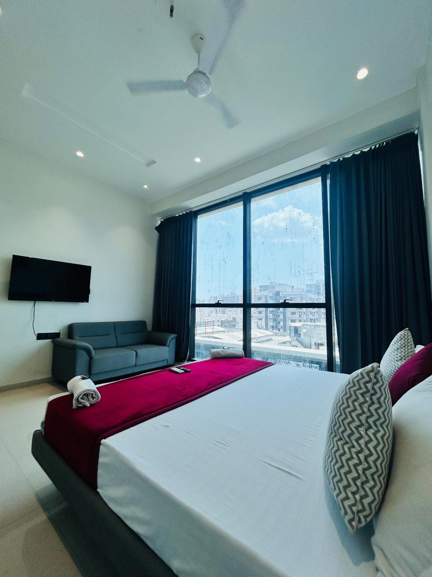 סוראט Hotel Gold Palace Inn מראה חיצוני תמונה