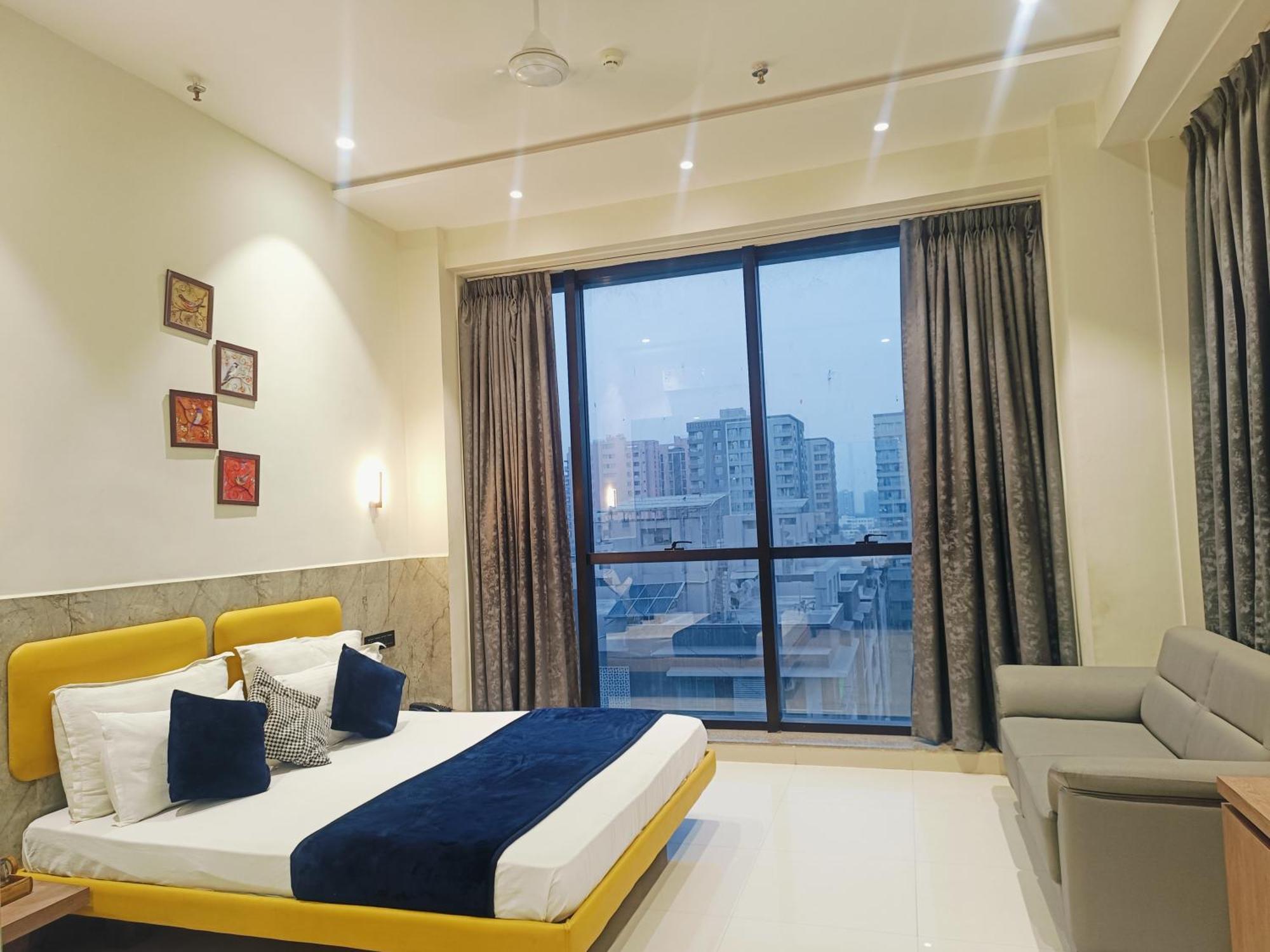 סוראט Hotel Gold Palace Inn מראה חיצוני תמונה