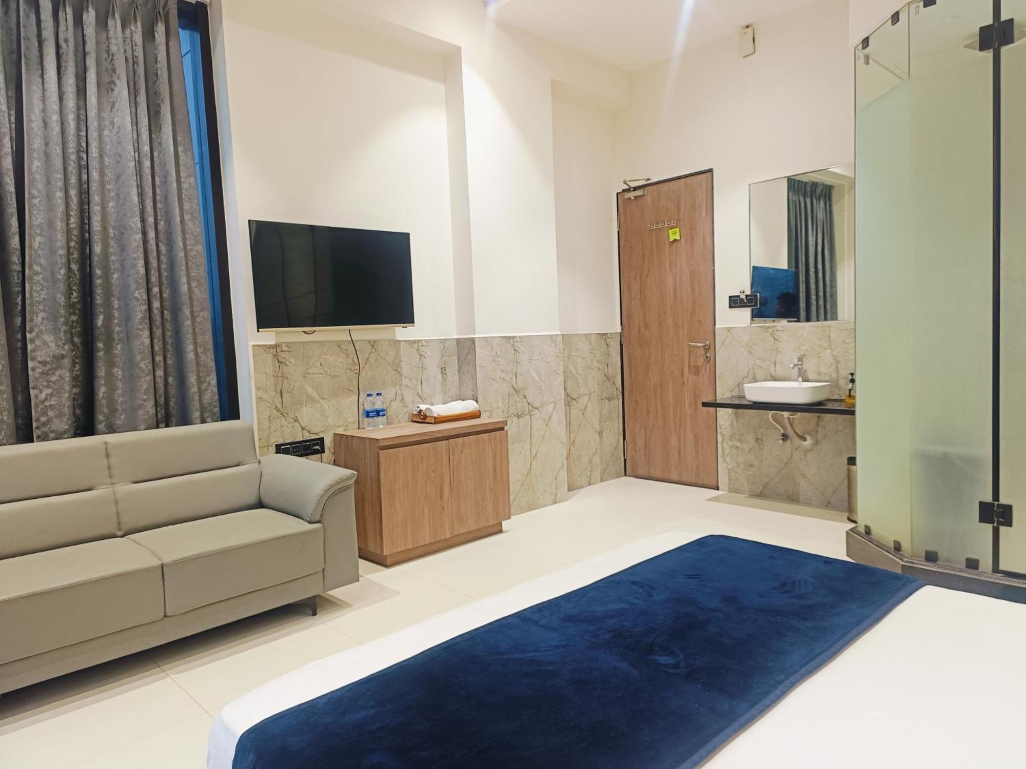 סוראט Hotel Gold Palace Inn מראה חיצוני תמונה