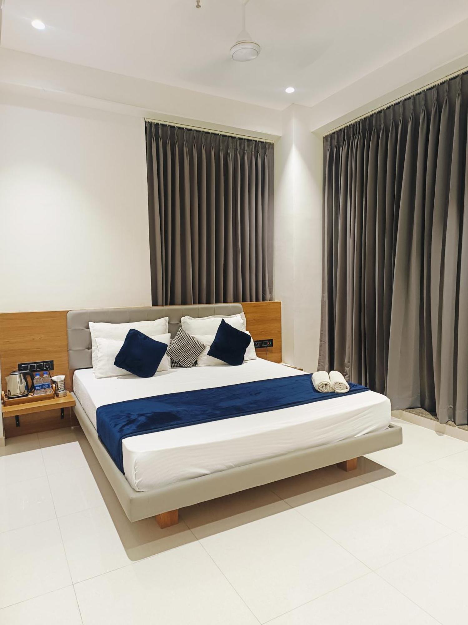 סוראט Hotel Gold Palace Inn מראה חיצוני תמונה