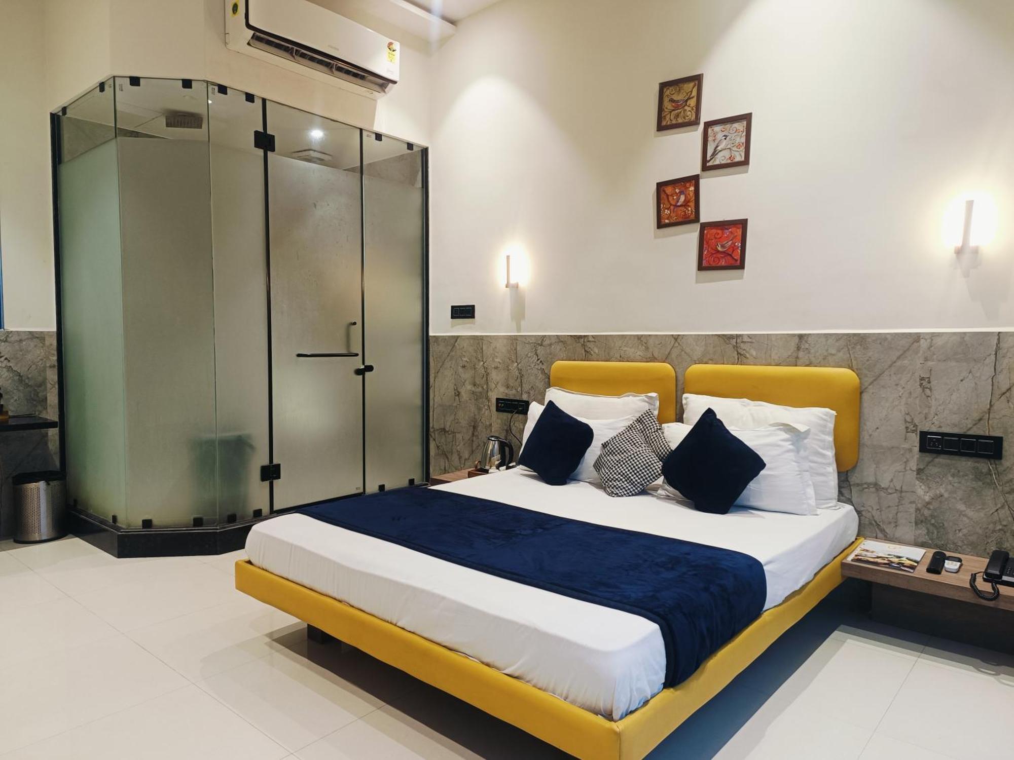 סוראט Hotel Gold Palace Inn מראה חיצוני תמונה