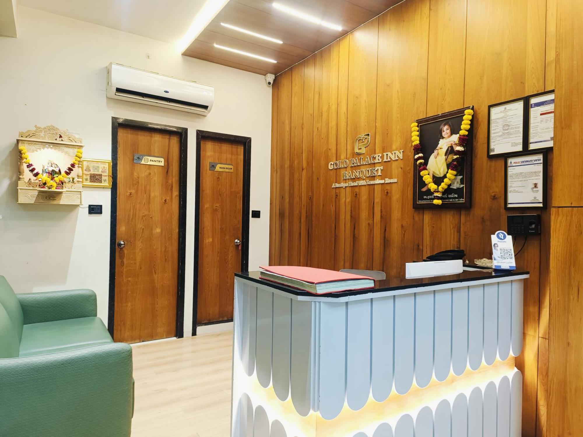 סוראט Hotel Gold Palace Inn מראה חיצוני תמונה