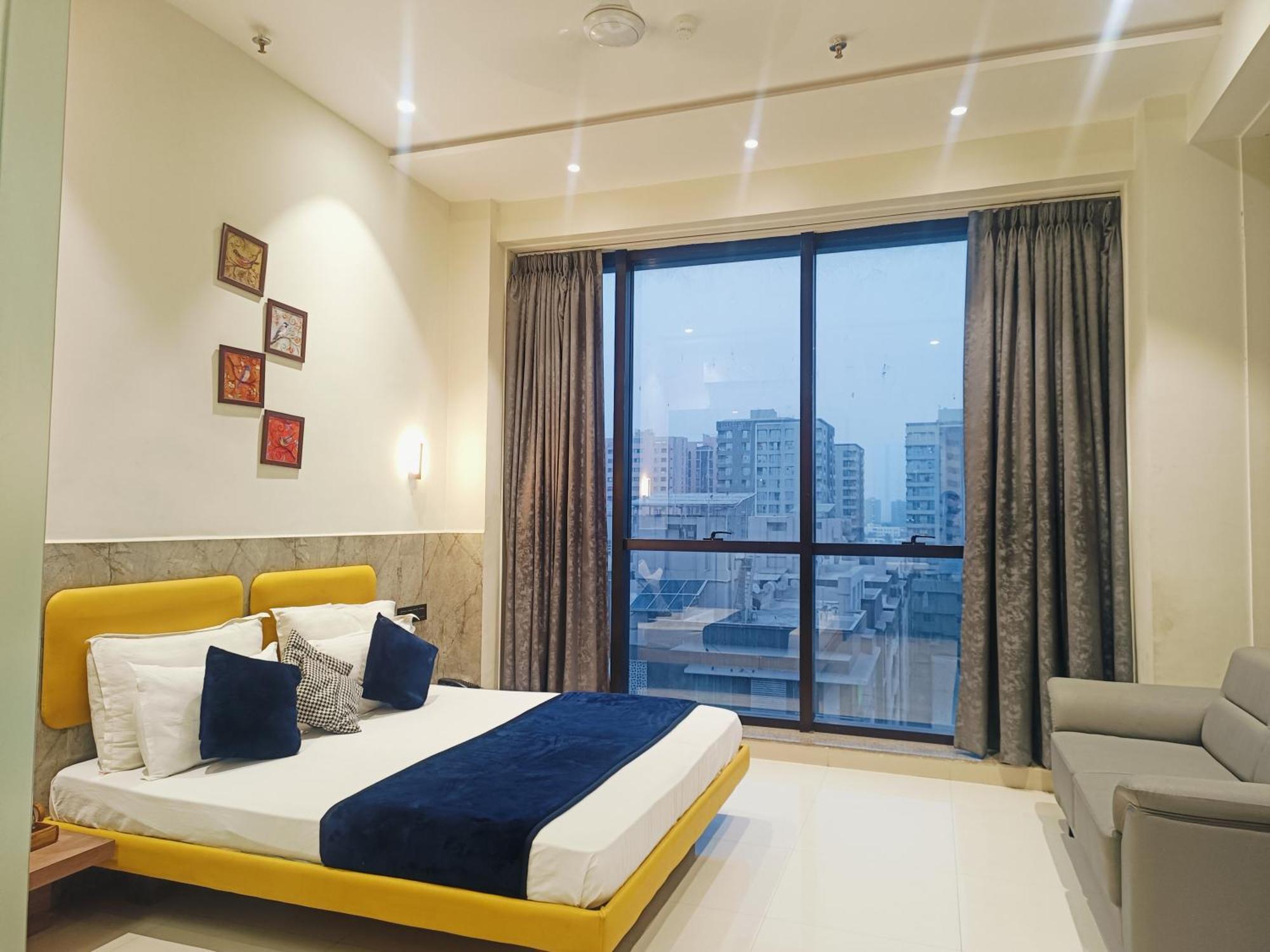 סוראט Hotel Gold Palace Inn מראה חיצוני תמונה