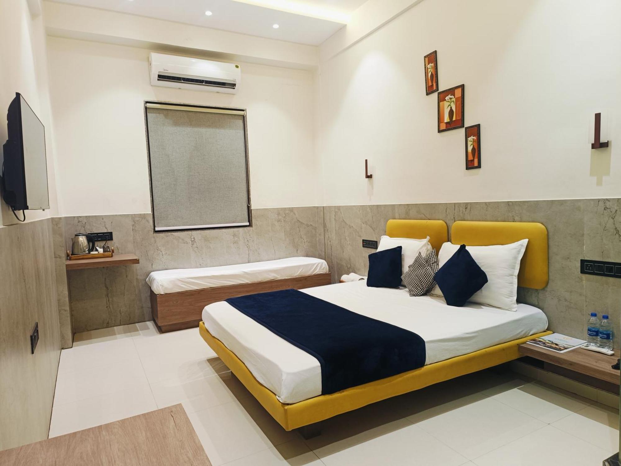 סוראט Hotel Gold Palace Inn מראה חיצוני תמונה