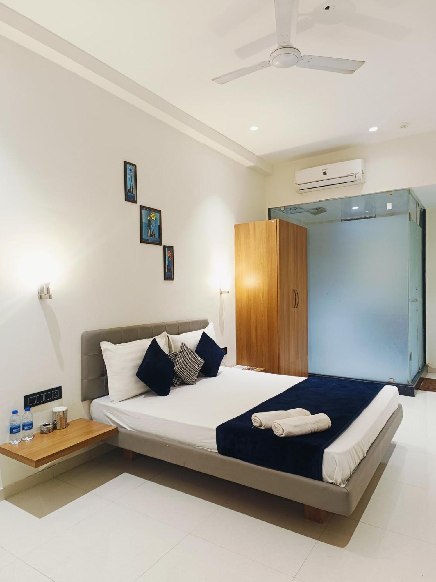 סוראט Hotel Gold Palace Inn מראה חיצוני תמונה