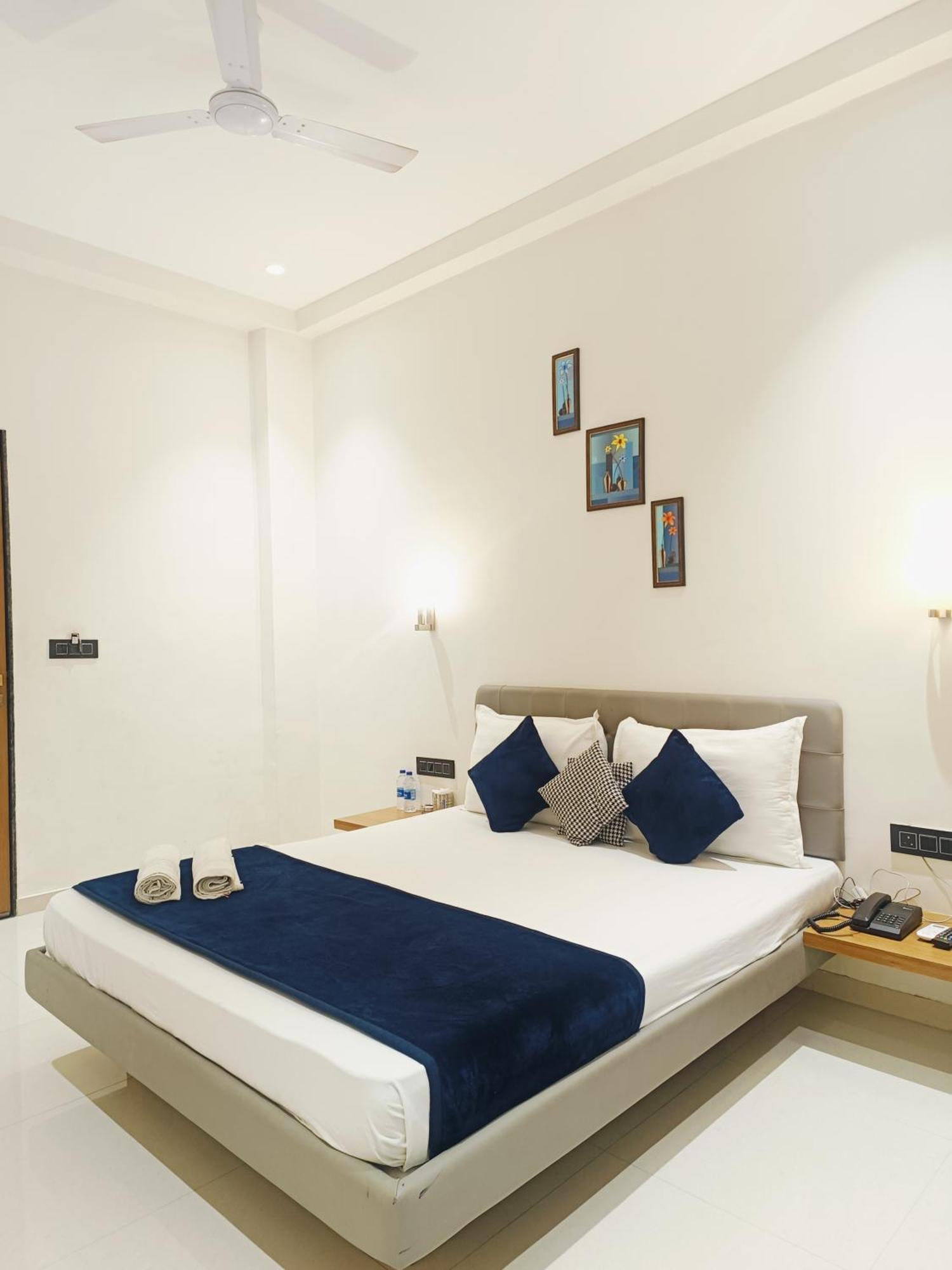 סוראט Hotel Gold Palace Inn מראה חיצוני תמונה