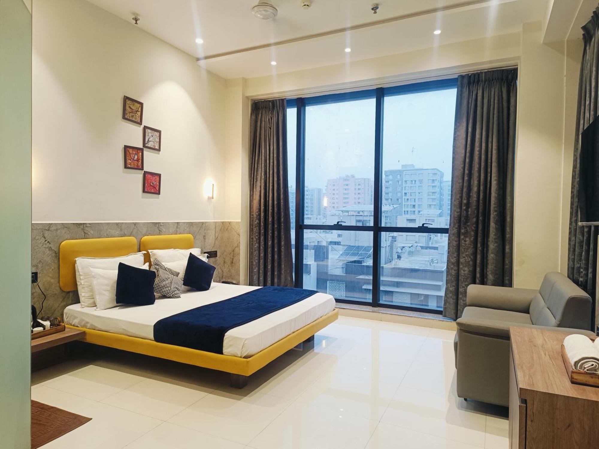 סוראט Hotel Gold Palace Inn מראה חיצוני תמונה